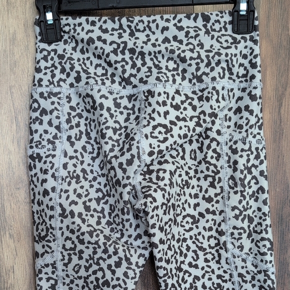 Evolution and Creation Black and Gray Animal Print Leggings S               F118 - Picture 1 of 7